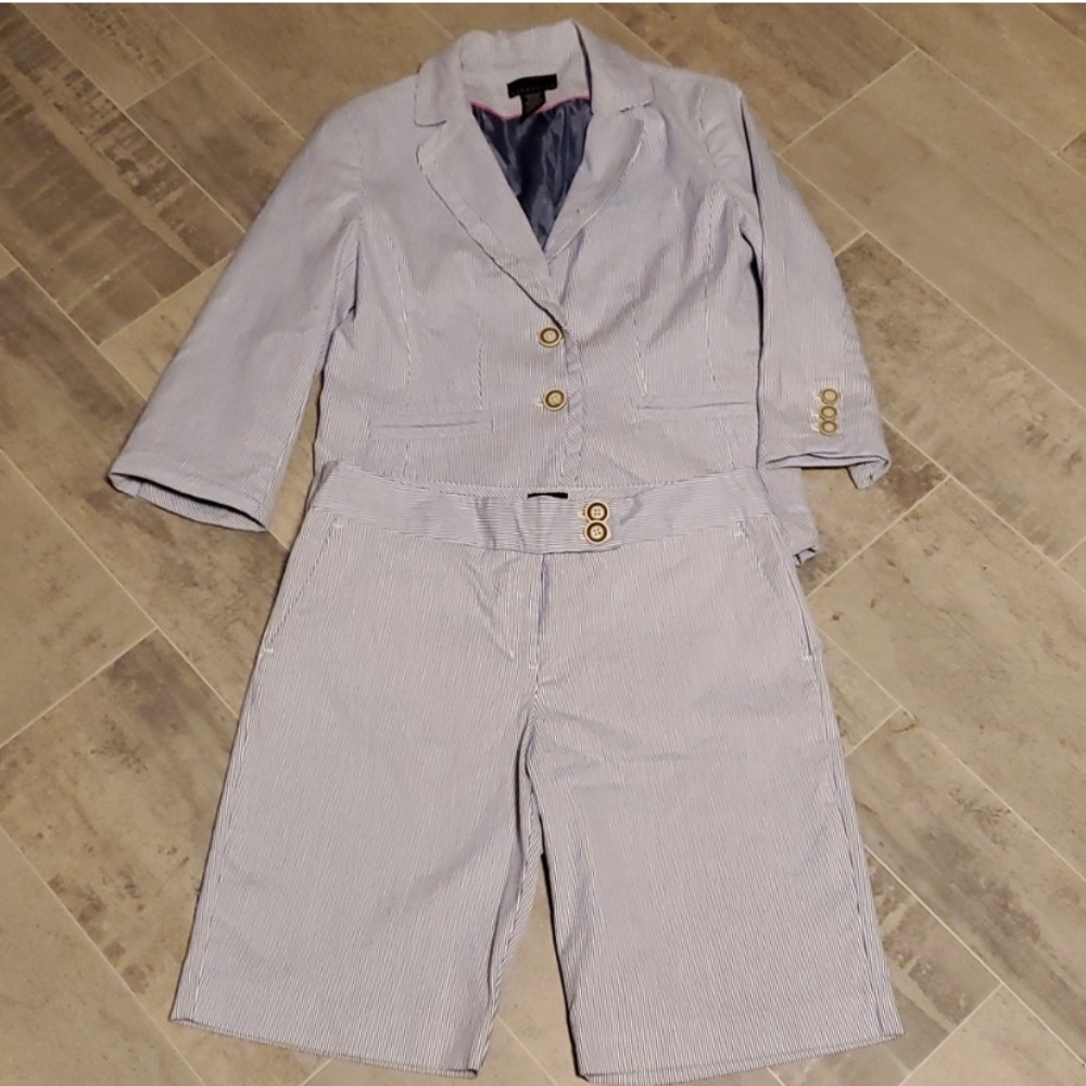 Attention Seersucker Short Suit GUC